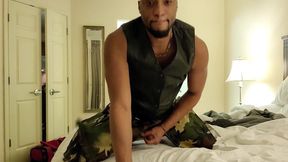 Kenniejai Jerks off in a Kilt