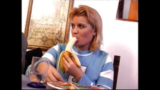 Garota vadia de meias é fodida em uma orgia anal intensa por Giorgio Grandi e Pierre Dj.