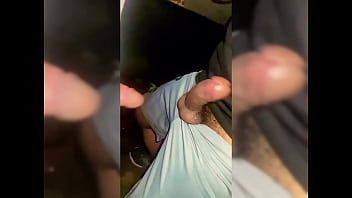 coroa pelud&atilde_o que &eacute_ Casado fazendo sexo depois do trabalho com outro homem num bar do centro da cidade.