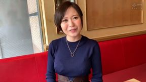 Boyish Saba Saba gives erotic blowjob to bank clerk beauty