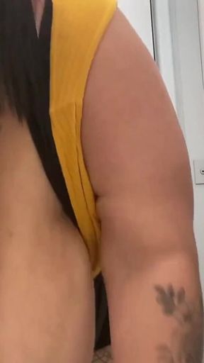 BBW Colocou as Bolinhas No Cu No Banheiro