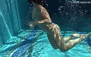 Jessica Lincoln gets horny and naked in the pool