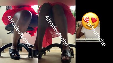 Ich spiele mit mir während der Arbeit