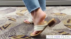 Juicy ass Fußgöttin unterwirft sich im Bibliothek Footjob Chaos