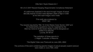 Amatör Sam Narcis och Taylor Mason, stor dildo analt