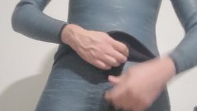 Freediving wetsuit - dressing up