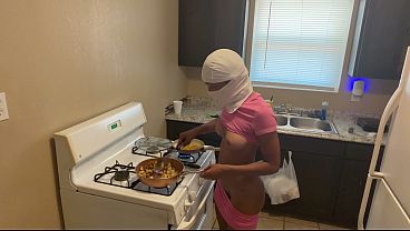 House wife Paulani going live while cooking!