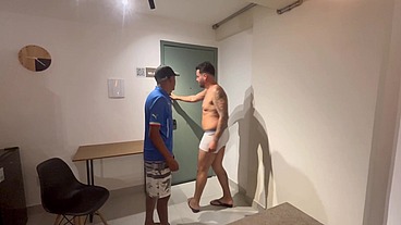 Tomou galha da namorada, e veio afogar as magoas sentando no meu pau
