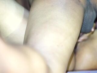 MEET KHMER HOTTY ON THE BUS (ចុយនិស្សិតពេទ្យ)