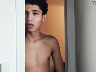 Stepbrother caught stepsister playing with virtual reality glasses and I punched my jock in this nymphomaniac's throat.