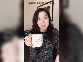 LONG LOUD GIRL FARTS TUMMY OVERSTIMULATED BY COFFEE