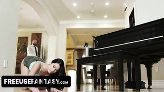 Hiring Free Use Babysitter From TeamSkeet