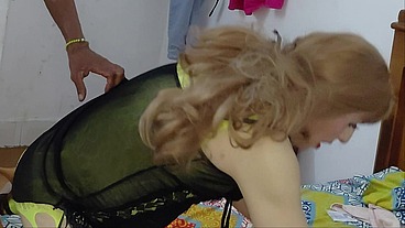 sexy crossdresser se entrega a su amante, un moreno con una enorme vergota de 25 cm, lo pone a mamar y le da la mejor cogida de su vida