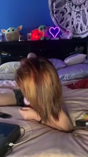 Cute teen double stuffs her pussy on cam