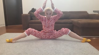 Gymnast Lara Frost kneads her ass before hard anal sex!!! Go my Fansly !