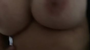 Peituda Gemendo gostoso