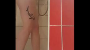 La vid&eacute_o du dimanche, quoi de mieux que de se d&eacute_tendre sous la douche en se ...