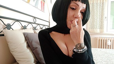 Chantal, dont pick your nose!