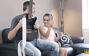 OLD4K. Old guitarist makes love with devoted and petite fan after concert