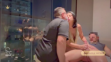 Meu marido trouxe o amigo do trabalho pra comer a esposa safada dele