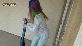 asian girl pees her skintight jeans omoraashi