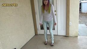 asian girl pees her skintight jeans omoraashi