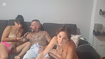 Chapter 5 live with Desyhot and Vampiress, we fuck the tattooed guy hard, we end up having a 4some