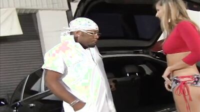 Black dude licks that white babe and fucks her to the balls