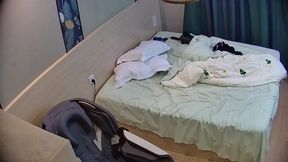 主題酒店 公狗男人帶女朋友開房 直接往逼上撲 按摩椅上都要搞兩手 這公狗腰爆發力牛逼 恨不得把蛋懟進去