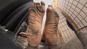 Giantess's dirty feet humiliated the dwarfs in 360VR