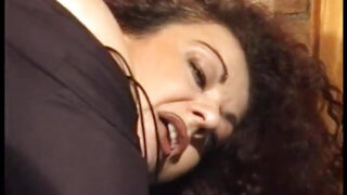 Hairy Jessie Jensen mendapat creampie anal yang kotor
