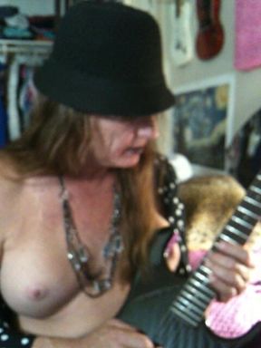 Lizzy Yum Sd October 2026 Bathing Masturbation Dilating Behind Scenes Retro 2015 Guitar