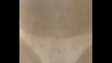 Sentando gostoso num consolo (20260725a) - CdSpBisexual