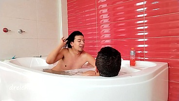 Uff rico baño caliente en el jacuzzi