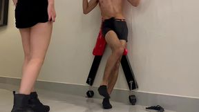 ballbusting amarrado preso bdsm cross