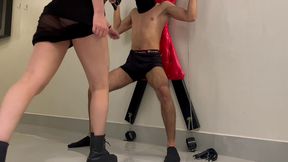 ballbusting amarrado preso bdsm cross