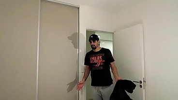mi padrastro se va a comprar y mi madrastra me dice que la coja duro 2