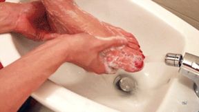 MISTRESS' FEET WASHING - SMARTPHONE VERSION