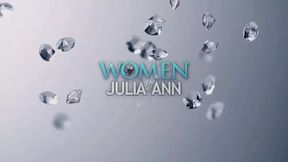 Julia Ann loves Mindi Mink