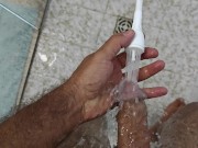 Batendo punheta com meu pau grande e grosso debaixo do chuveiro PARTE 1