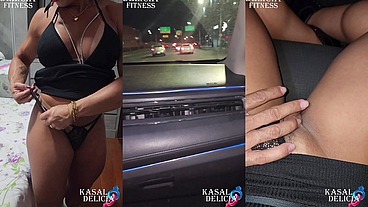 Esposinha safada sem preparando pra ir pra casa de swing e no caminho já foi se aquando com o motorista pra chegar lá com a bucetinha bem molhadinha
