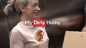 German cougar Micky muffin gets a big cock and a cumshot from her lucky delivery boy