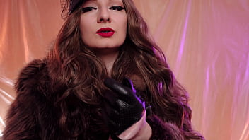 ASMR video: fur coat and leather gloves (Arya Grander)