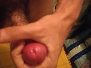 Mi faccio una sega in bagno