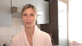 Jätkä perse vitun amatööri laiha saksalainen kotirouva MILF lutka ja täyttää hänen takapuolensa siemensyöksyllä