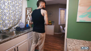 Raseblanding blowjob, onani, sædsprut, ridning, bar kondom, knulling, fanget, muskel – amatør unge Hatler Gurius og Joey Mills med store pikk knuller rumpe