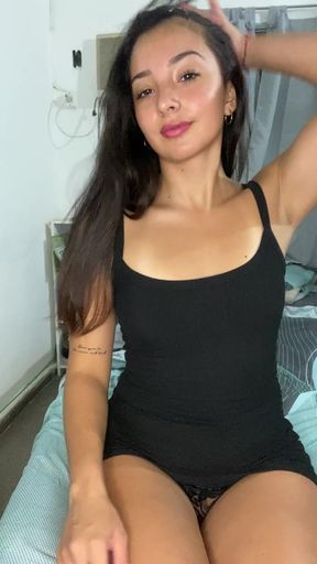 Teenager shows off her tits on OnlyFans