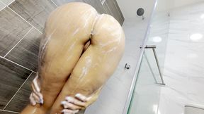 anitta get a cold shower