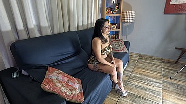 Morena tarada ama DP e chora de tesão com duas rolas rasgando tudo!