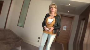 Lady Sonia anal dildo fuck